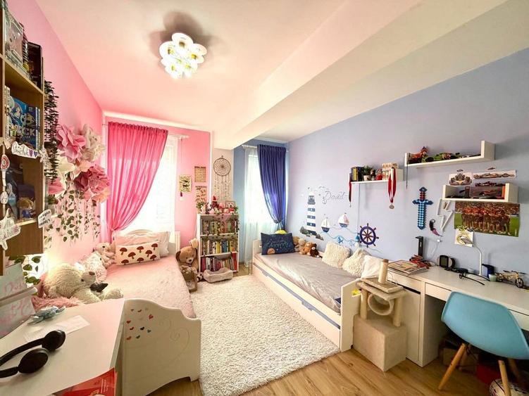 Apartament cu 3 camere decomandat în Central