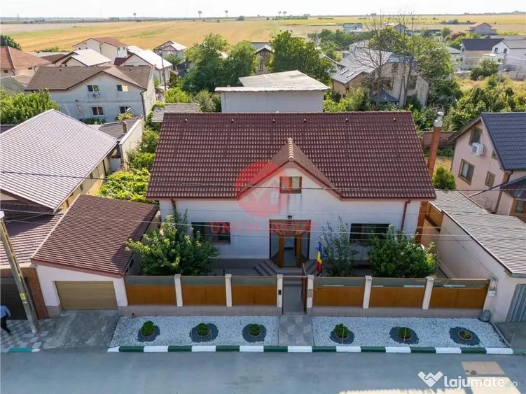 Casă cu 8 camere cu Teren 555 Mp în Lazu
