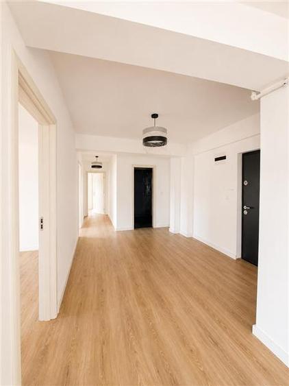Apartament cu 4 camere semidecomandat, mobilat în Dâmbul Rotund