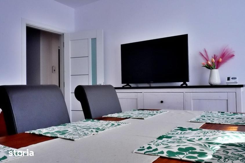 Apartament cu 3 camere decomandat în Exterior Vest