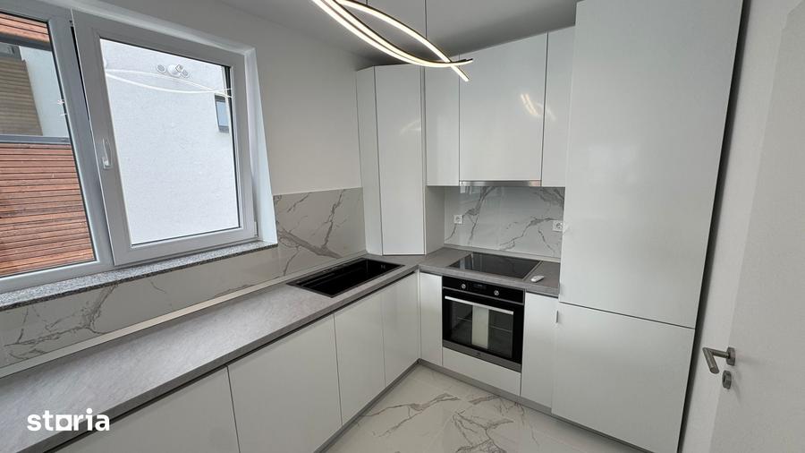 Apartament cu 3 camere decomandat în Cristian