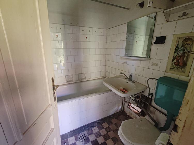 Casă individuală cu 3 camere cu Canalizare în Central