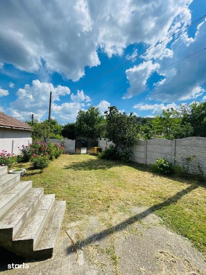 Casă cu 8 camere cu Teren 432 Mp în Livezi