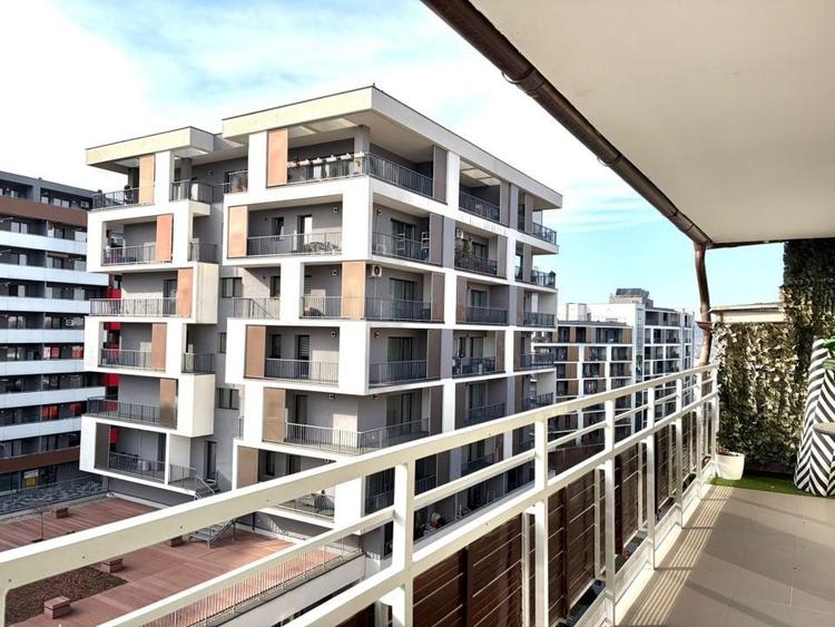 Apartament cu 5 camere semidecomandat, mobilat în Bună Ziua
