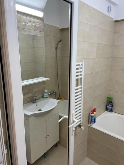 Garsonieră decomandată în Central