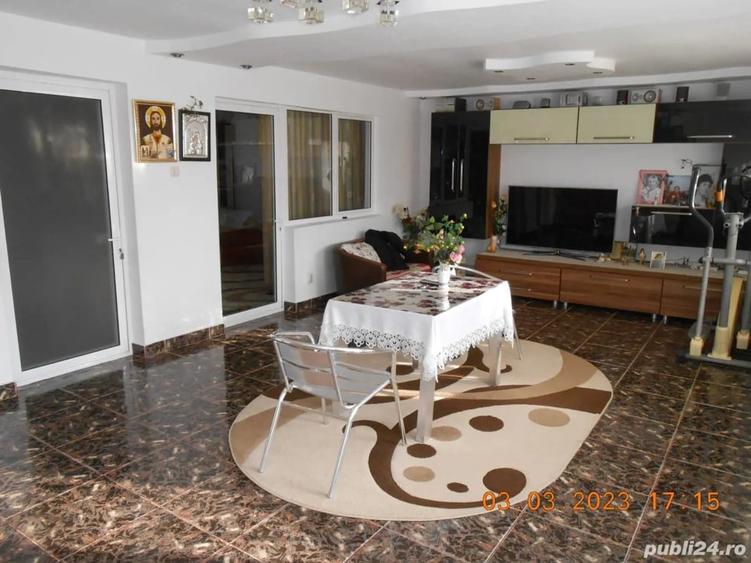 Casă cu 5 camere cu Teren 129 Mp în Lacu Dulce