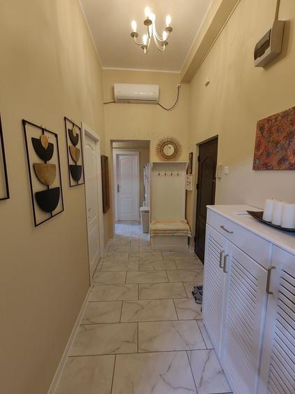Apartament cu 2 camere decomandat, mobilat în Central