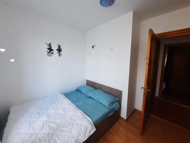 Apartament cu 4 camere semidecomandat în Dărmănești