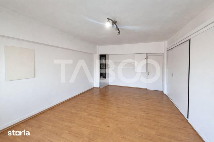 Apartament cu 3 camere decomandat, mobilat în Turnișor