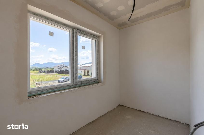 Casă cu 4 camere cu Teren 110 Mp în Sânpetru