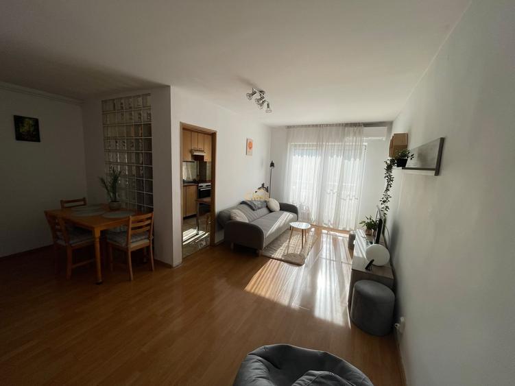 Apartament cu 3 camere semidecomandat, mobilat în Gheorgheni