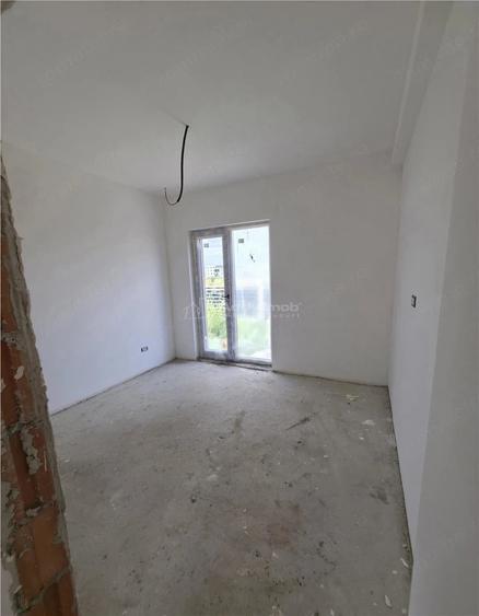 Casă cu 5 camere cu Teren 350 Mp în Tunari