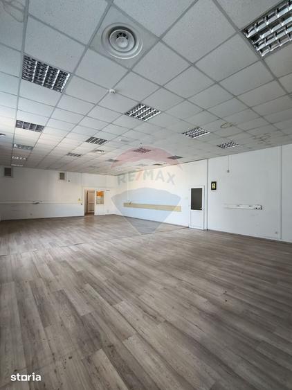 Spațiu comercial, de 2,100 mp, în Valea Rosie