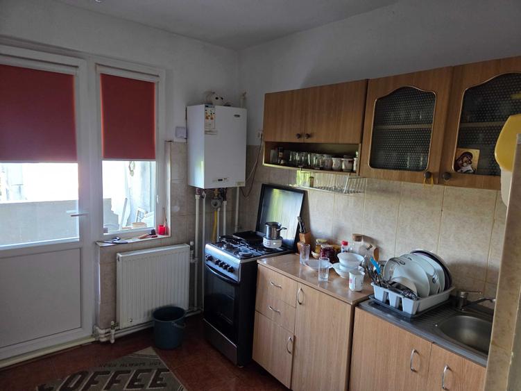 Apartament cu 4 camere decomandat în Central