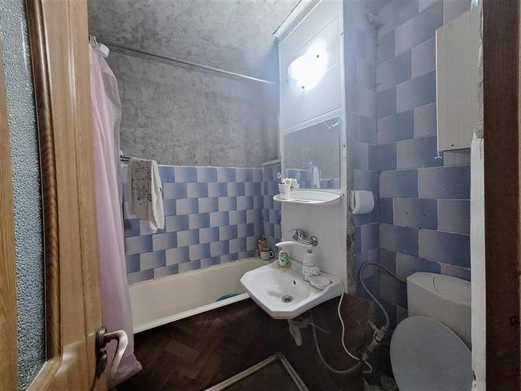 Apartament cu 3 camere decomandat în Milcov