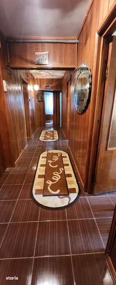 Apartament cu 3 camere decomandat în Faleza Nord