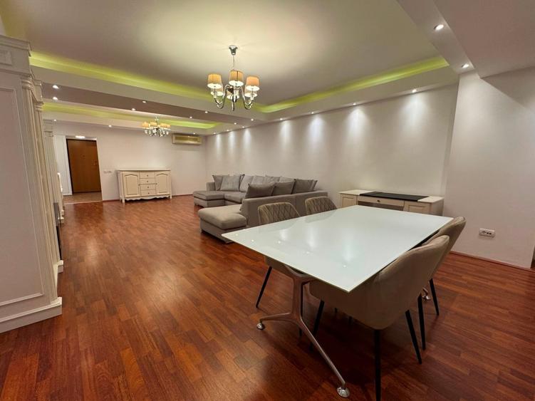Apartament cu 3 camere semidecomandat în Aviatorilor