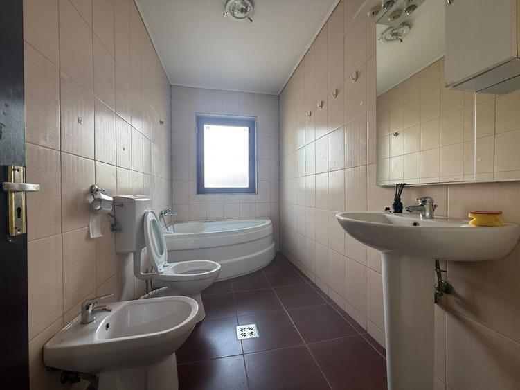 Casă individuală cu 4 camere cu Canalizare în Gruia