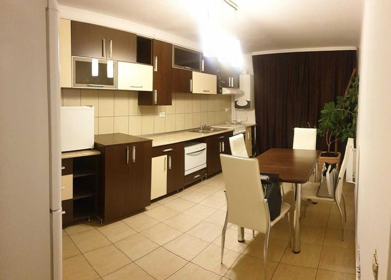 Apartament cu 3 camere decomandat în Exterior Vest