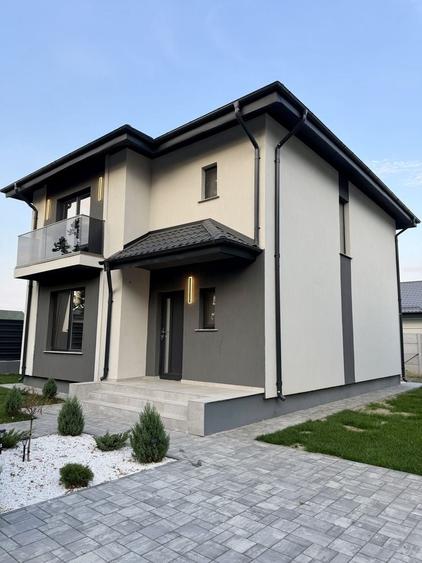 Casă cu 4 camere în Cârcea