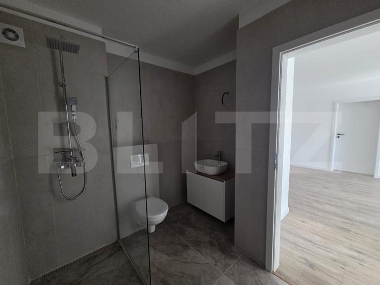 Apartament cu 3 camere semidecomandat în Florești