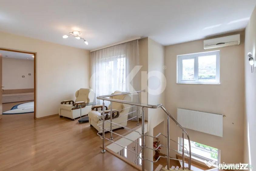 Casă cu 5 camere cu Teren 3659 Mp în Sărata