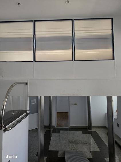 Spațiu comercial, de 350 mp, în Tei