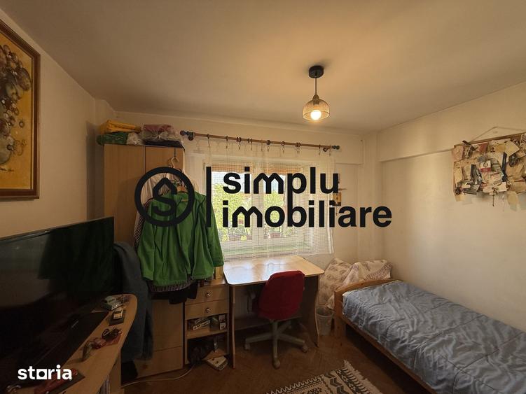 Apartament cu 3 camere decomandat în Sărari