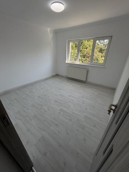 Apartament cu 3 camere decomandat în Micro 14