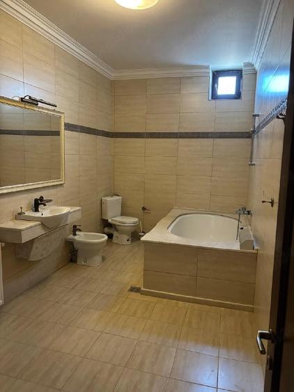 Casă cu 6 camere cu Teren 200 Mp în Tomis II