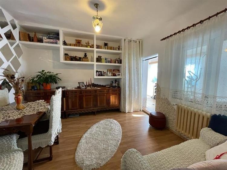 Casă cu 4 camere cu Garaj în Central
