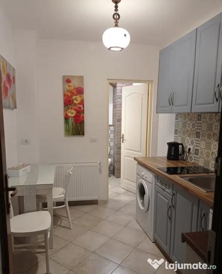 Apartament cu 2 camere semidecomandat în Centrul Istoric