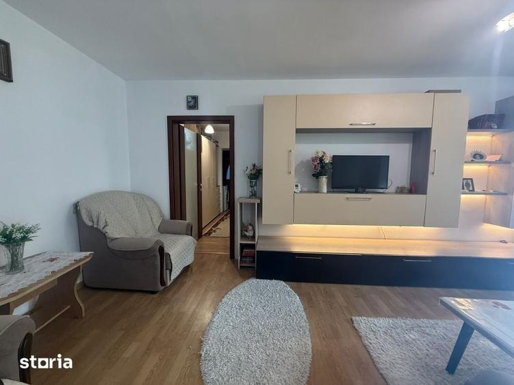 Apartament cu 3 camere semidecomandat în Gării