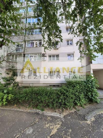 Apartament cu 2 camere decomandat în Titan