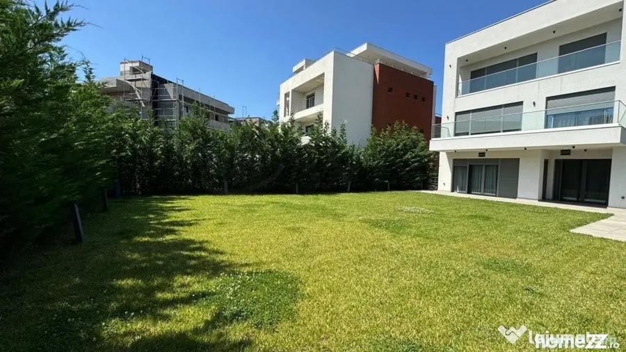 Casă cu 7 camere cu Teren 620 Mp în Central