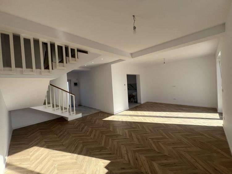 Casă cu 4 camere în Central