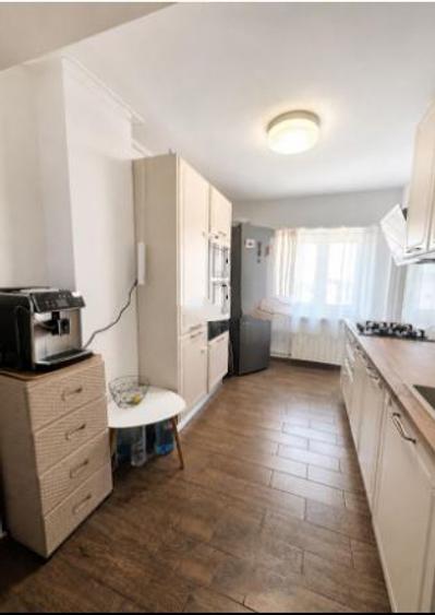 Apartament cu 3 camere decomandat, mobilat în P-ța Unirii
