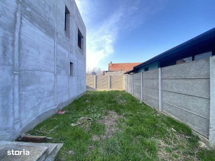 Casă cu 5 camere cu Teren 200 Mp în Sânmihaiu Român