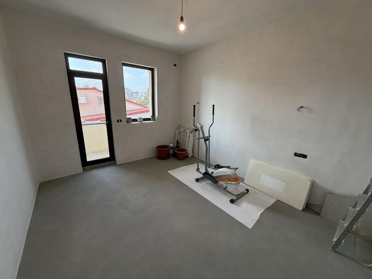 Apartament cu 3 camere decomandat în Dacia