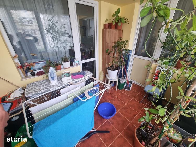 Apartament cu 4 camere semidecomandat în Faleza Nord