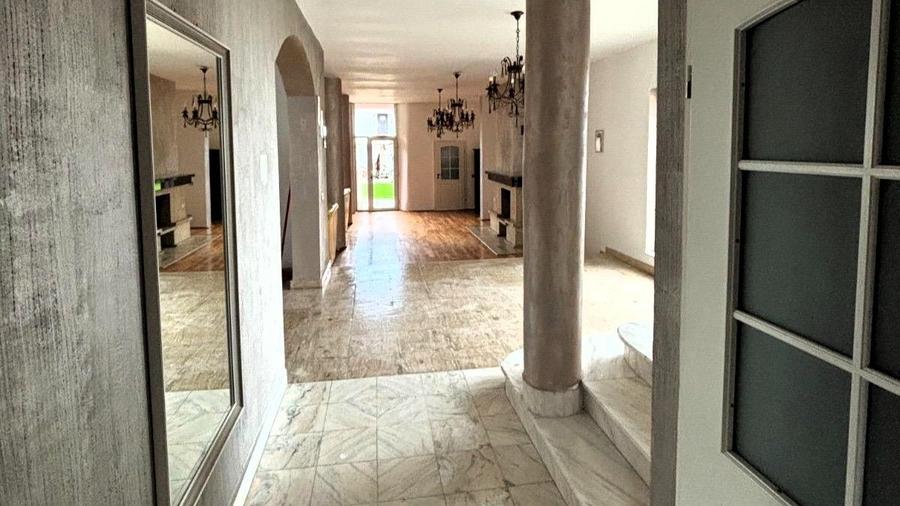 Casă cu 7 camere cu Teren 465 Mp în Ștrand