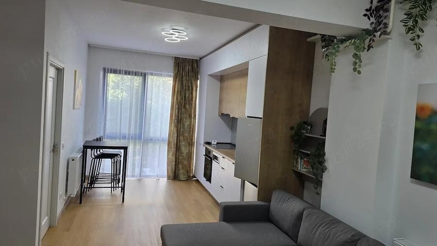Garsonieră decomandată în Central