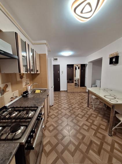 Apartament cu 2 camere decomandat în Cetate