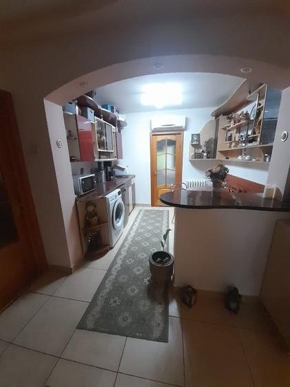 Apartament cu 4 camere decomandat, mobilat în Spital