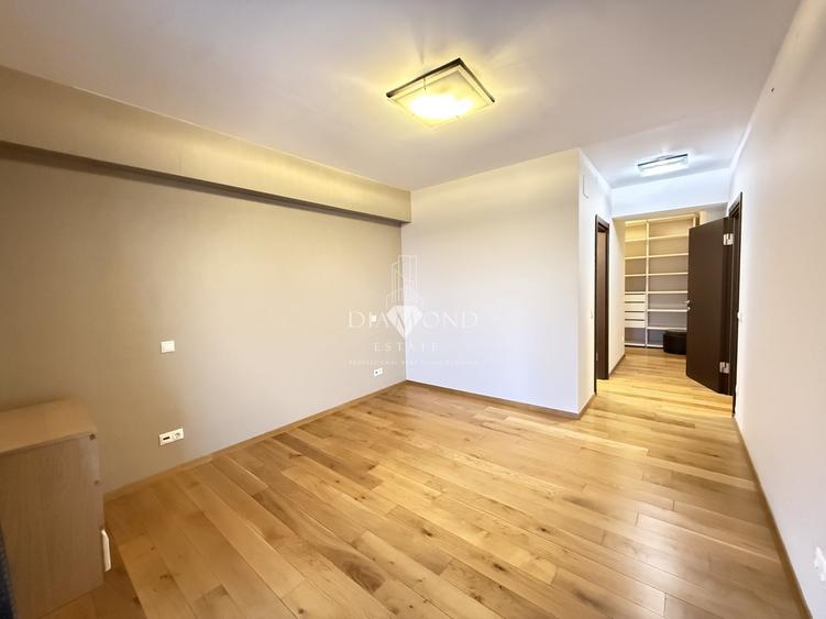 Apartament cu 3 camere decomandat în Aviației
