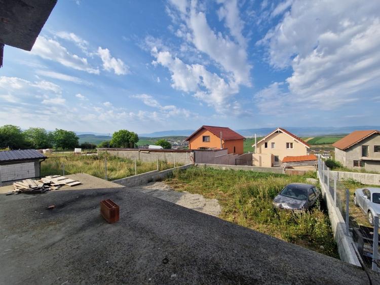 Casă cu 5 camere cu Teren 500 Mp în Șura Mare