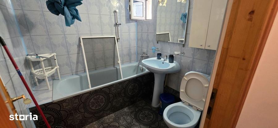 Apartament cu 3 camere decomandat în Crângași
