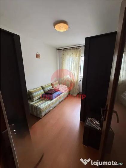 Apartament cu 4 camere decomandat în Inel II