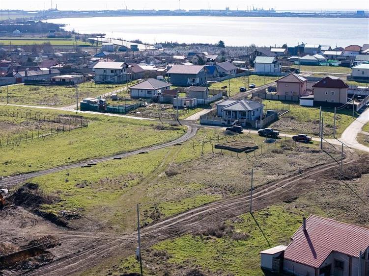 Teren Construcții intravilan de 615 mp, în Corbu