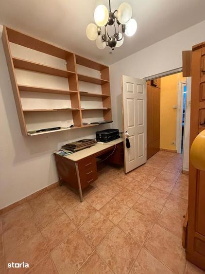 Casă cu 7 camere cu Teren 333 Mp în Tomis II